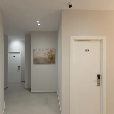 Aulona Hotel *