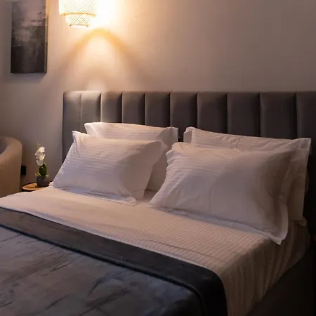 Aulona Hotel *
